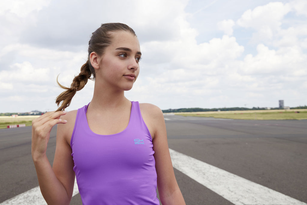 Mädchen im Sport Top in Lila von Sportkind